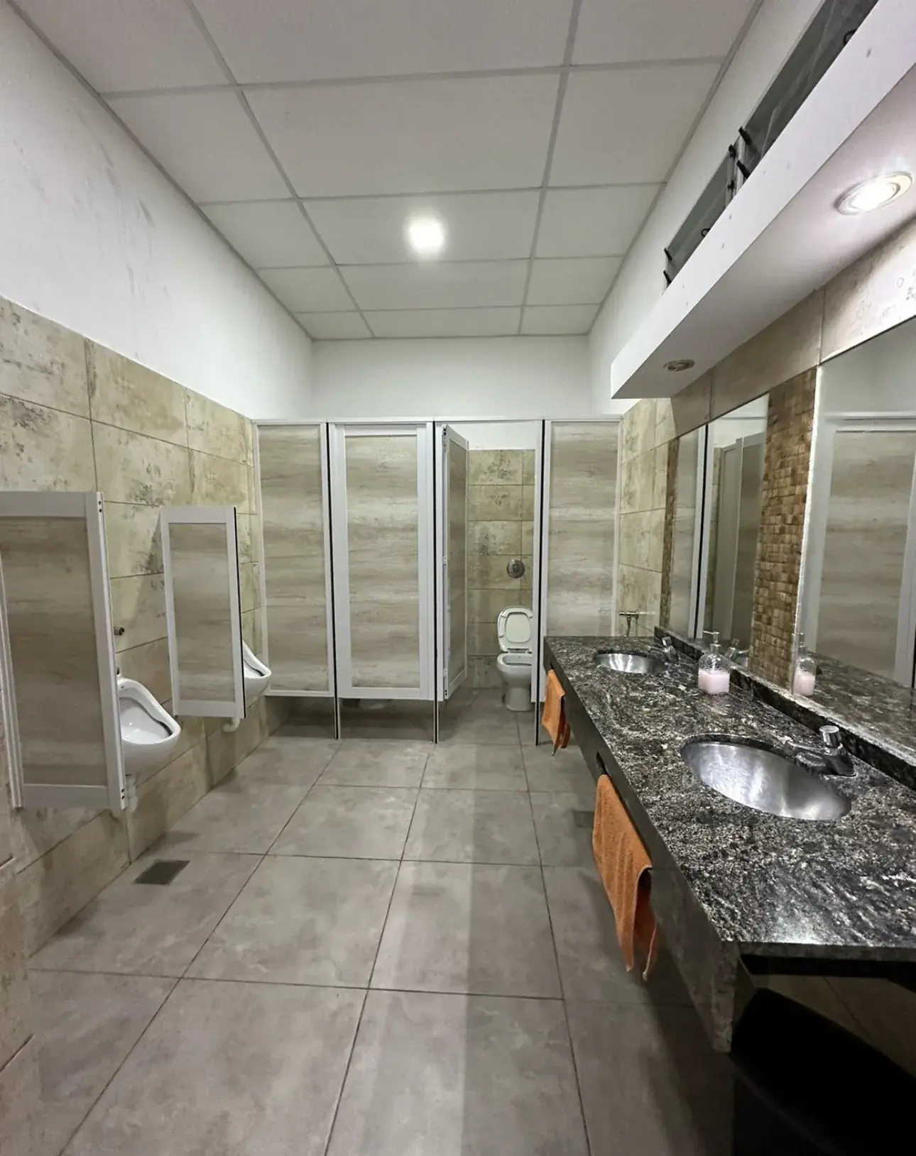 Baños e instalaciones
